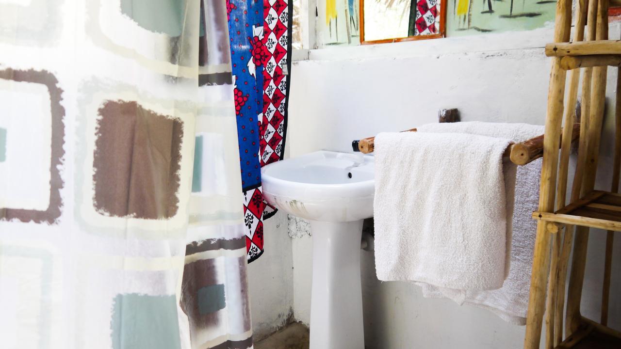 Soul Breeze Backpackers Diani Hostel Diani Beach Ngoại thất bức ảnh
