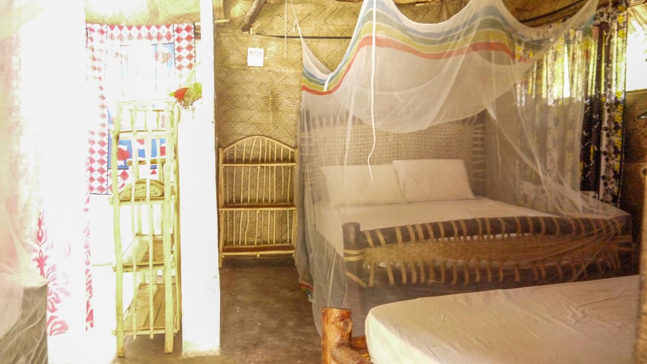 Soul Breeze Backpackers Diani Hostel Diani Beach Ngoại thất bức ảnh