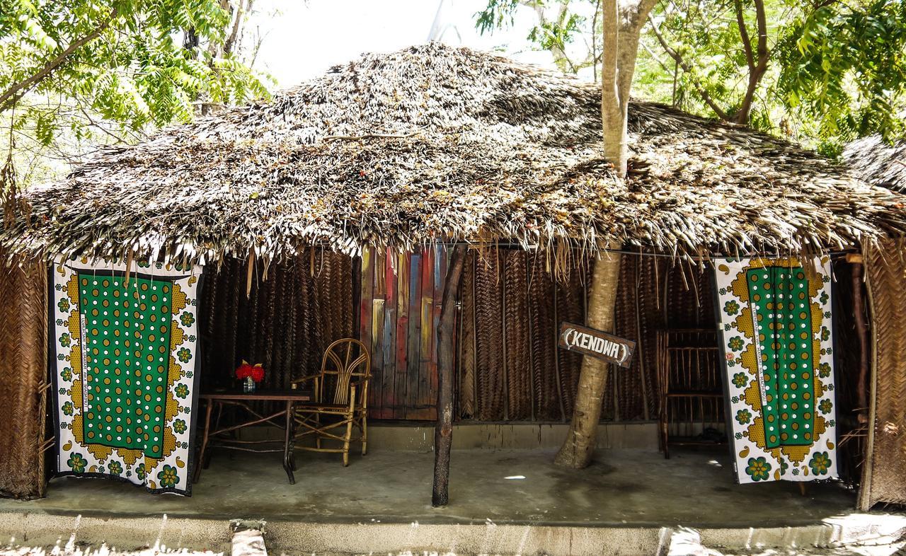 Soul Breeze Backpackers Diani Hostel Diani Beach Ngoại thất bức ảnh