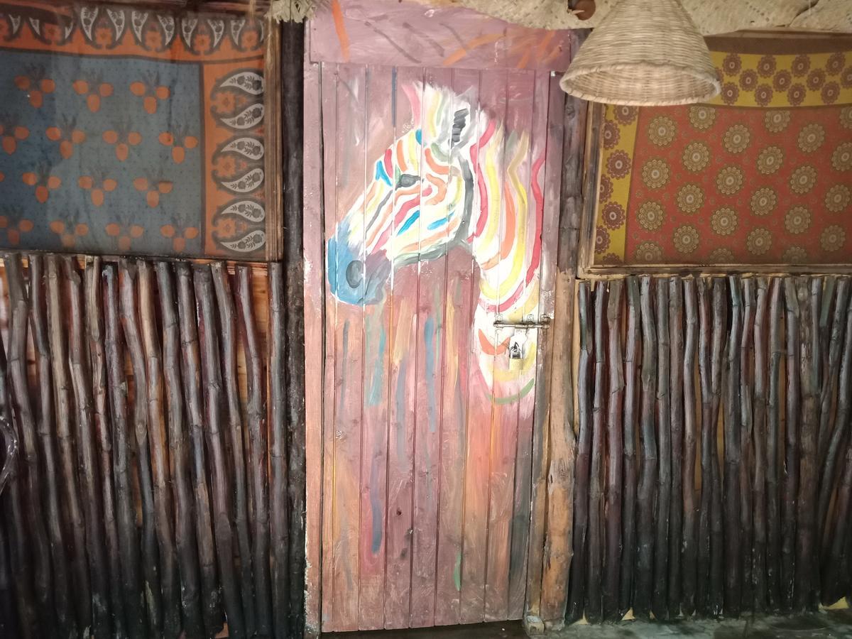 Soul Breeze Backpackers Diani Hostel Diani Beach Ngoại thất bức ảnh