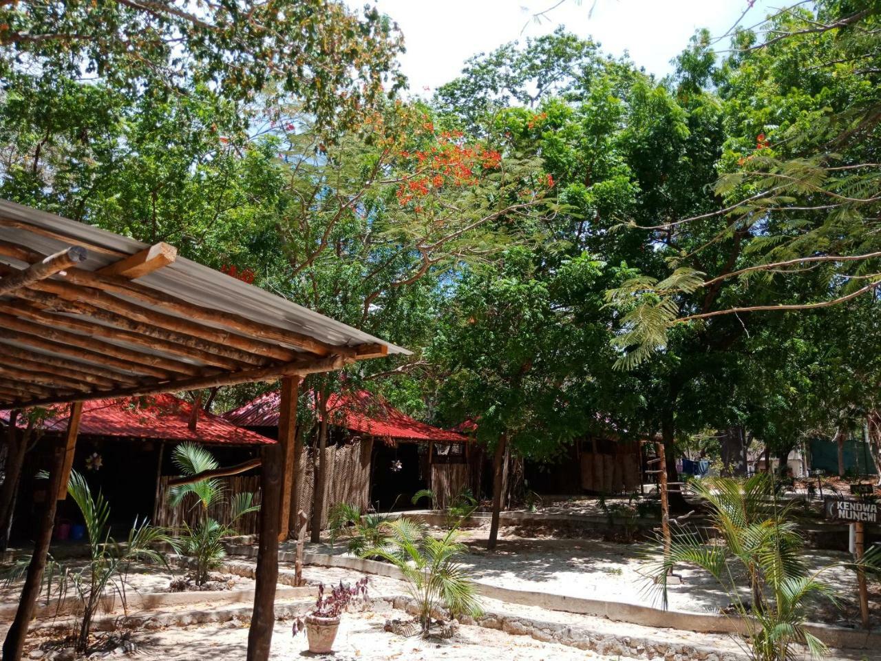 Soul Breeze Backpackers Diani Hostel Diani Beach Ngoại thất bức ảnh