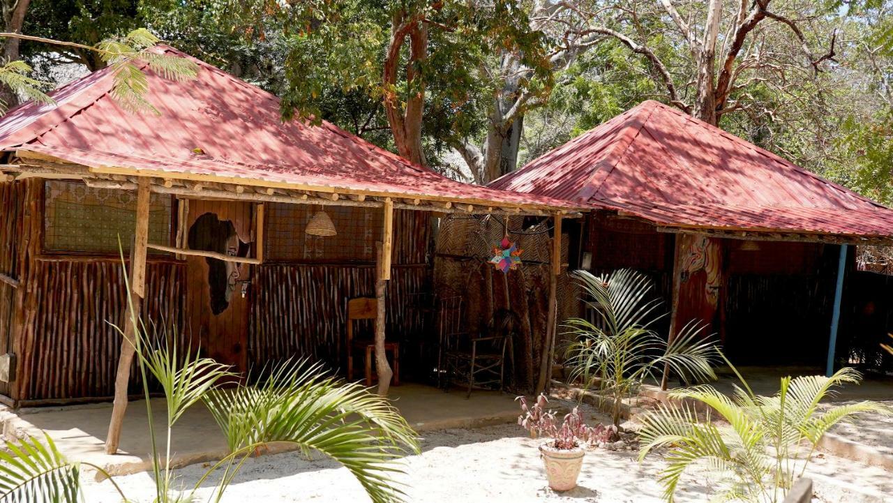 Soul Breeze Backpackers Diani Hostel Diani Beach Ngoại thất bức ảnh