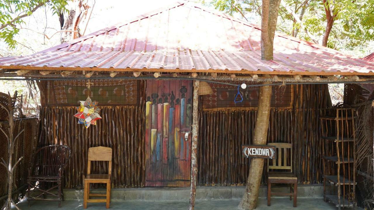Soul Breeze Backpackers Diani Hostel Diani Beach Ngoại thất bức ảnh